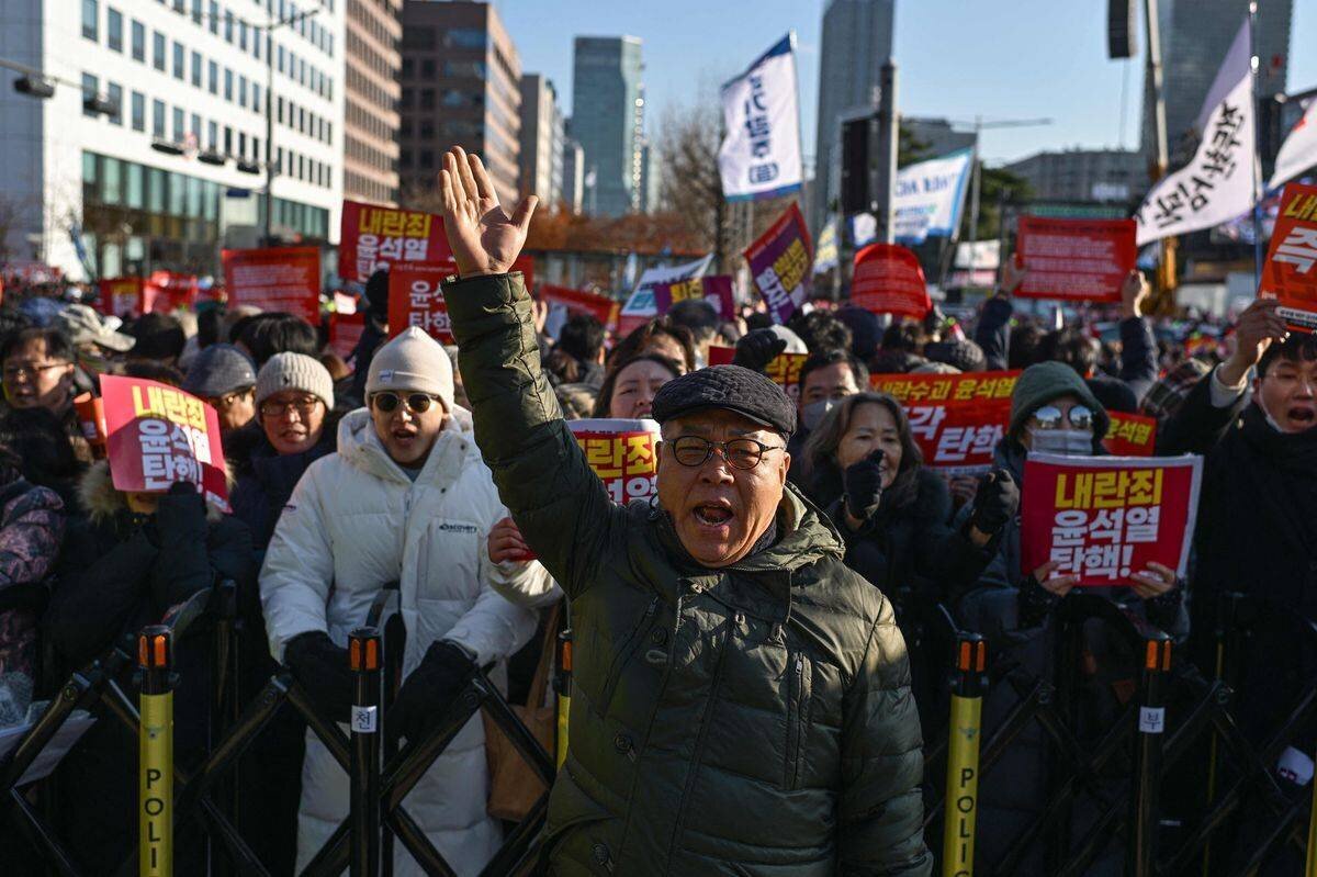 Shin Jae-hyung, un manifestant de 66 ans, participant à la manifestation.