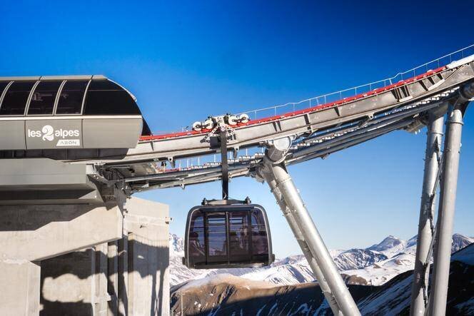 Le Jandri 3S, nouveau téléphérique des Deux-Alpes (Isère), le 1ᵉʳ décembre 2024.
