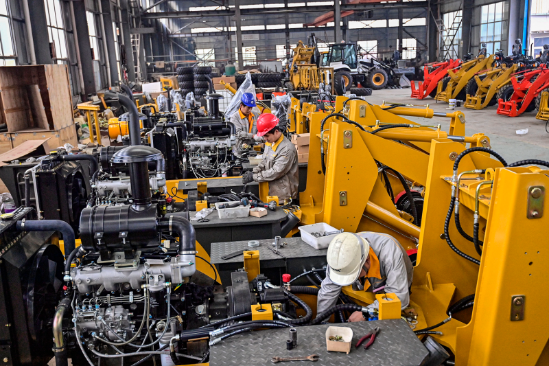 Travailleurs sur une chaîne de production