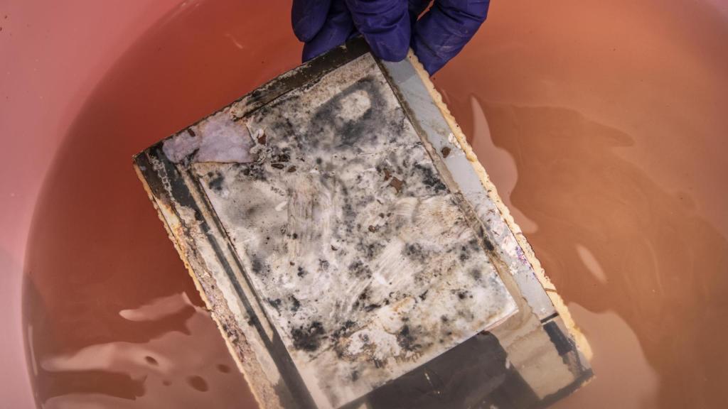 Le but de la restauration est de sécher les photos et d'éliminer les microorganismes.