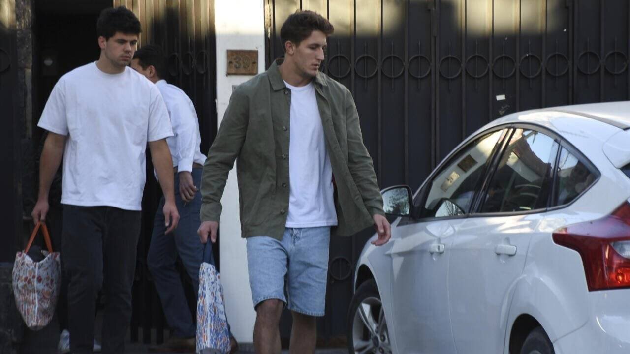 Oscar Jegou et Hugo Auradou, joueurs de rugby français, à Mendoza, Argentine, le 12 août 2024.