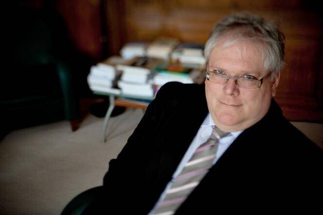 Alain Fuchs, président du Centre national de la recherche scientifique (CNRS), dans son bureau à Paris, le 28 janvier 2010.
