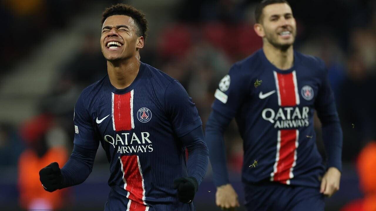 Désiré Doué (g), auteur du troisième but du PSG à Salzbourg, le 10 décembre 2024