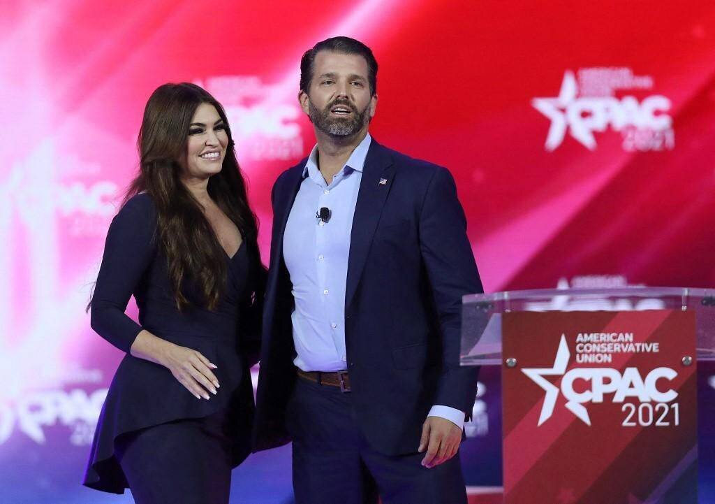 Donald Trump Jr. et Kimberly Guilfoyle lors de la Conférence politique d'action conservatrice en Floride en 2021.