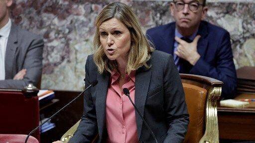 Plus de 30 permanences parlementaires dégradées par des agriculteurs, Yaël Braun-Pivet condamne