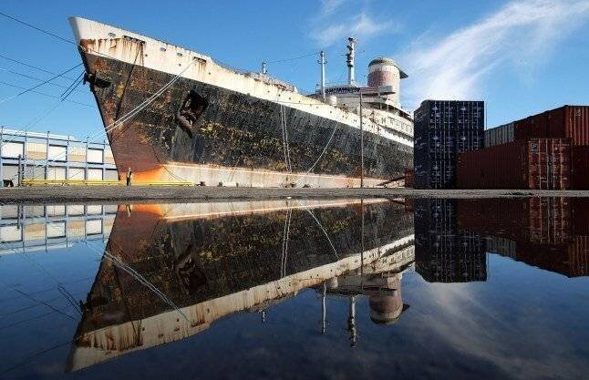 SS United States docked in Philadelphia