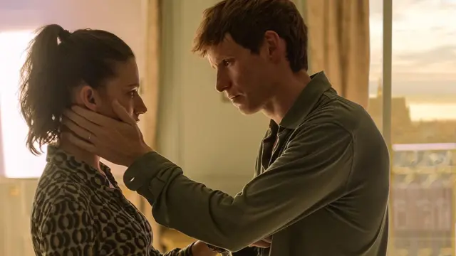 Úrsula Corberó et Eddie Redmayne dans 'Chacal'