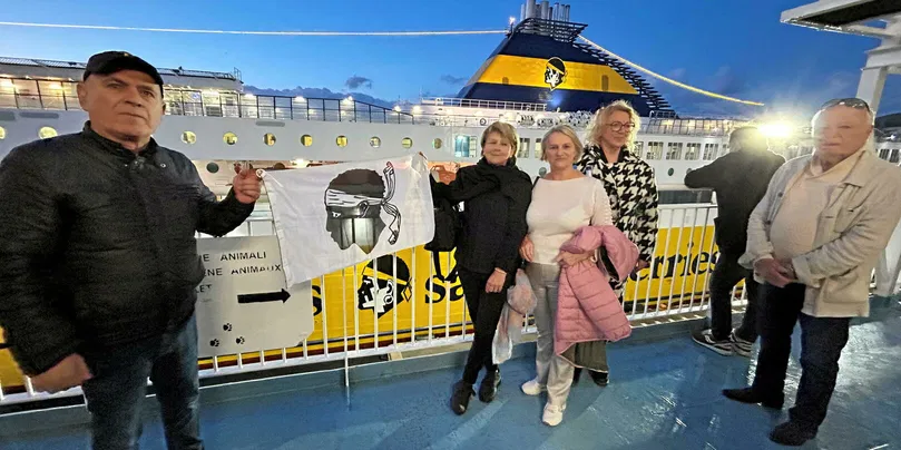 À bord du « Mega Andrea », pas moins de 1 200 passagers ont pris la mer, pour rejoindre Ajaccio et venir à la rencontre du pape François, dimanche 15 décembre.