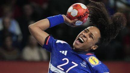 La capitaine des Bleues Estelle Nze Minko lors de la demi-finale de l'Euro contre le Danemark, le 13 décembre 2024 à Vienne (Autriche). (SIPA)