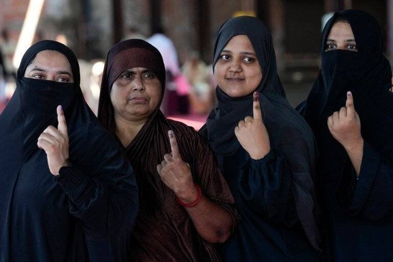 Indian Muslim women voting