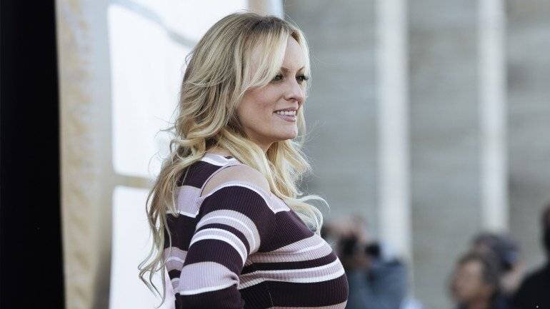 Stormy Daniels lors de l'ouverture de la Foire Érotique de Vénus à Berlin