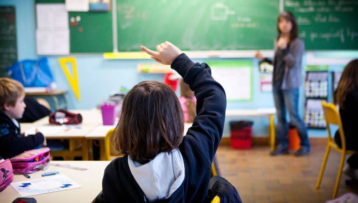 Les trois classes de 6e de Mme Koenig devraient envoyer leur carte à la famille royale britannique avant les vacances de Noël.