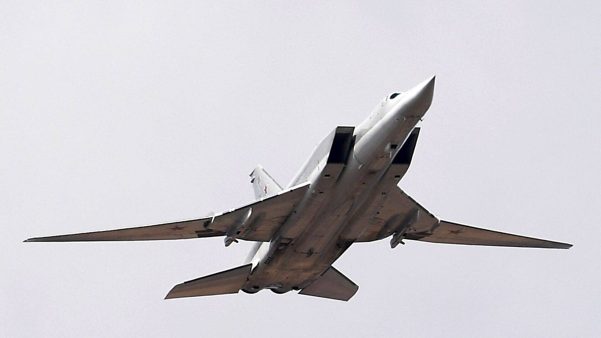 Bombardier Tu-22M3 russe survolant la Baltique