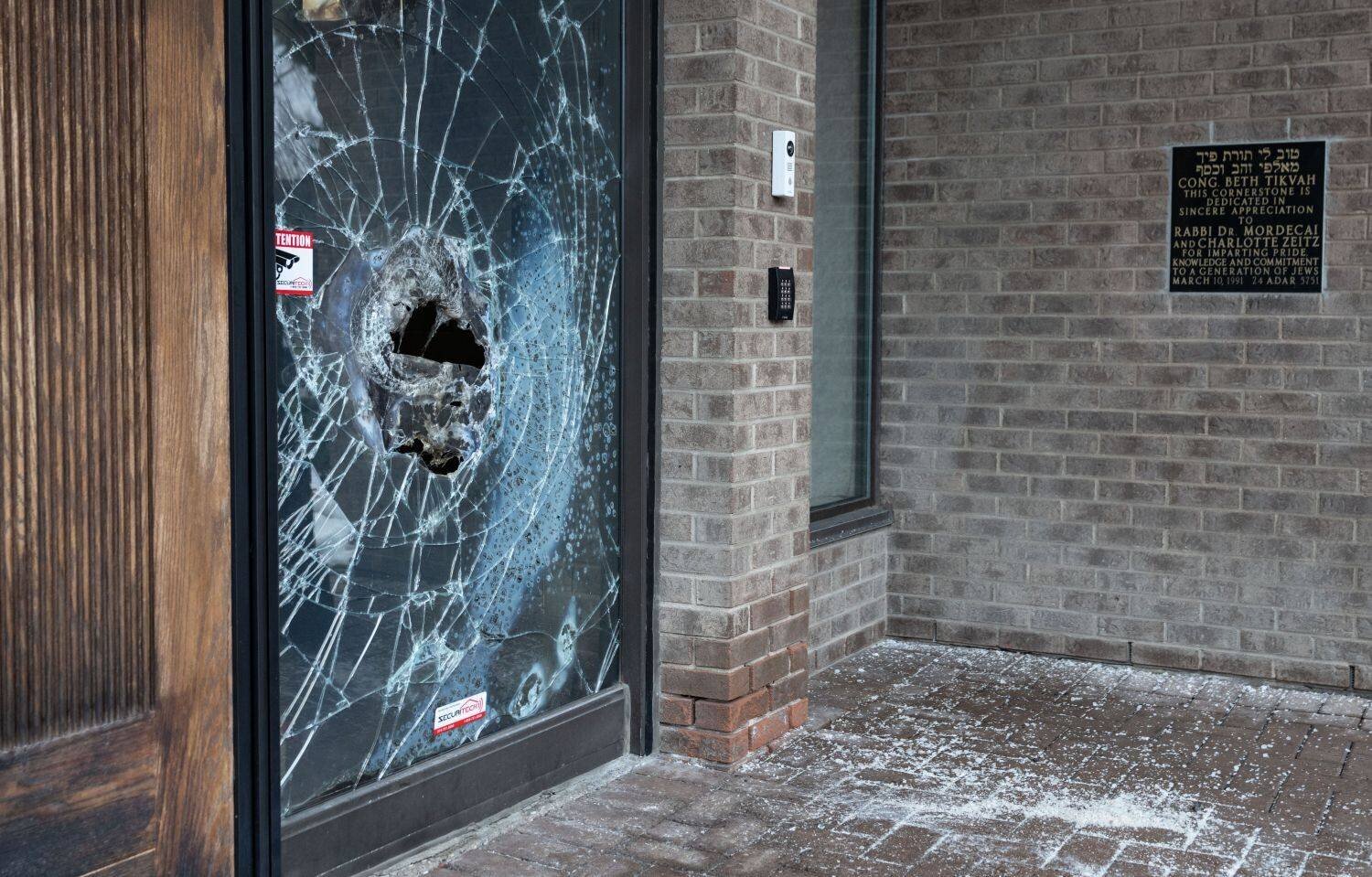 Dommages causés à l'édifice religieux.