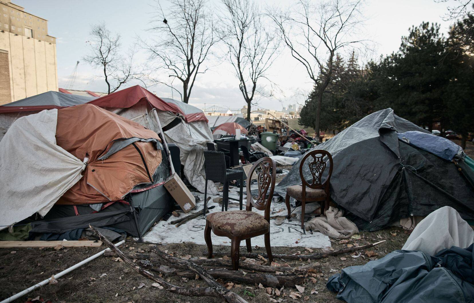 Nous avons collectivement l’obligation de déployer tous nos efforts afin que l’ensemble des sans-logis puisse accéder à un véritable chez-soi, précisent les auteurs.