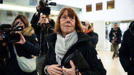 Gisèle Pelicot à son arrivée au tribunal judiciaire d'Avignon (Vaucluse), le 19 décembre 2024, avant le prononcé du verdict dans le procès des viols de Mazan. (CLEMENT MAHOUDEAU / AFP)