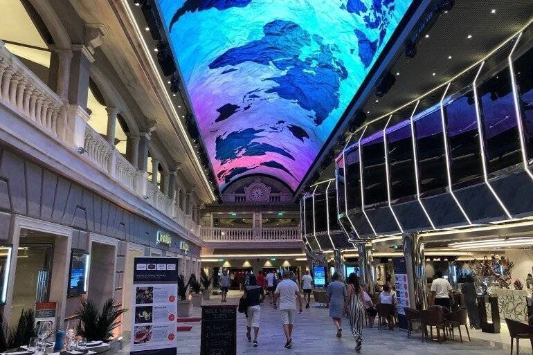 Rues commerciales à bord d'un croiseur