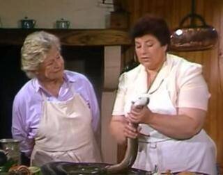 Micheline Banzet-Lawton et Maïté dans la cuisine