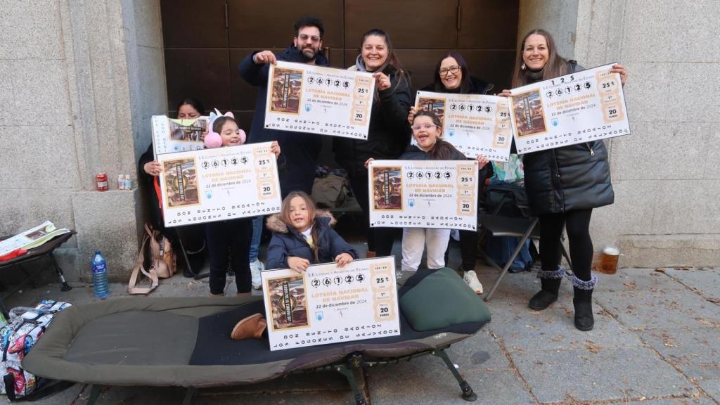 Rebeca González et sa famille attendant pour le tirage