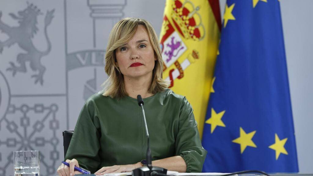 La ministra de Educación y portavoz del Gobierno, Pilar Alegría, lors d'une conférence de presse.