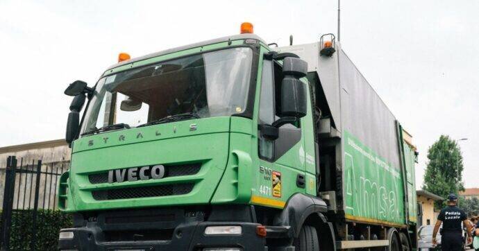 Di lavoro si muore anche a Natale: un operaio dell’Amsa schiacciato dal suo camion a Milano