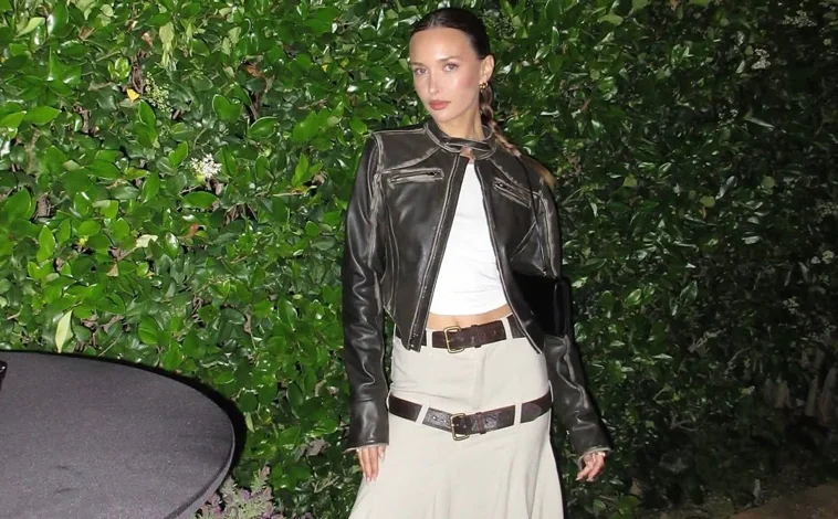 Ari Fournier avec un look Versace