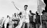 Desi Bouterse lors de sa campagne électorale en mai 1996 pour son parti NDP.