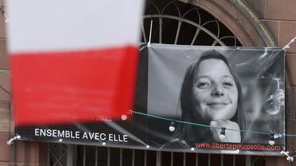Banderole de soutien à Cécile Kohler, otage en Iran.