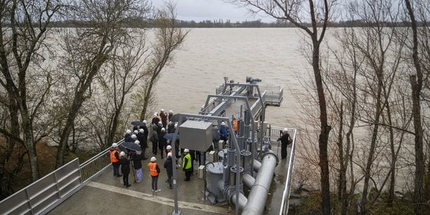 Sur la Garonne, la station de pompage de la Régie de l'eau de Bordeaux Métropole traite l'eau à destination des industriels.