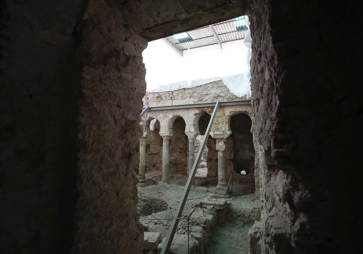 Une des salles des bains arabes de San Pedro à Córdoba
