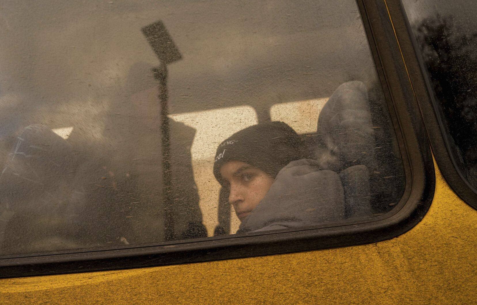 Sur les 60 000 habitants avant-guerre dans la ville de Pokrovsk, quelque 10 000 se résignent à rester, la plupart retraités et accablés par la pauvreté, privés d’eau courante, de gaz, d’électricité.