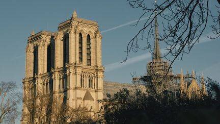 Les tours de la cathédrale Notre-Dame, à Paris, le 26 décembre 2024. (BENOIT DURAND / HANS LUCAS / AFP)