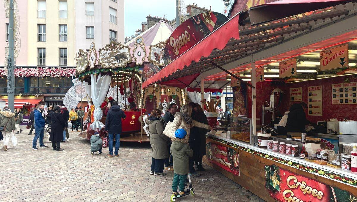 Les passants ont pu vivre une dernière fois la magie de Noël au marché de Cherbourg ce samedi 28 décembre.