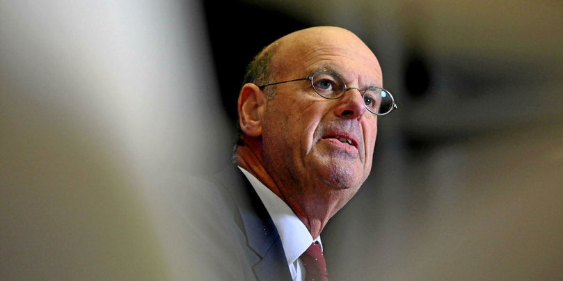 Le nouveau ministre de l'Economie et des Finances Eric Lombard lors de la passation des pouvoirs à Bercy, à Paris, le 23 décembre 2024.