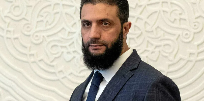 Le djihadiste Abou Mohammed al-Joulani, commandant du mouvement HTC, promet la modération en Syrie. Mais son passé permet de laisser planer quelques doutes.