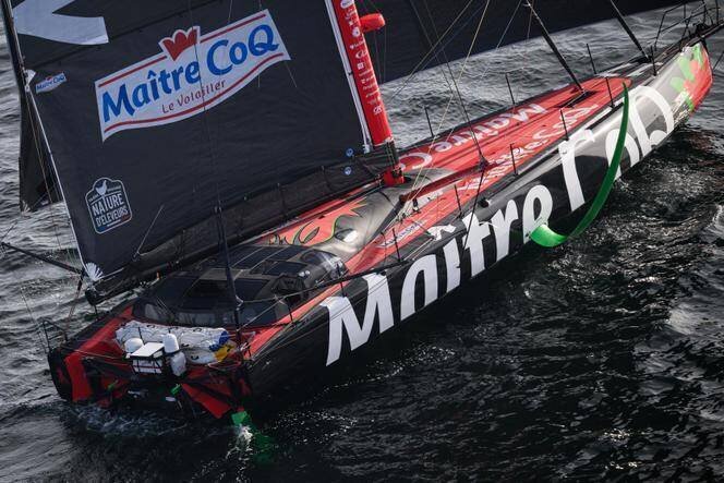 Yannick Bestaven, sur son Imoca « Maitre Coq V », le 10 novembre 2024, lors du départ du Vendée Globe, au large des Sables-d’Olonne (Vendée).