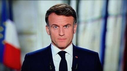 Emmanuel Macron lors de son allocution télévisée, le 31 décembre 2024. (KIRAN RIDLEY / AFP)