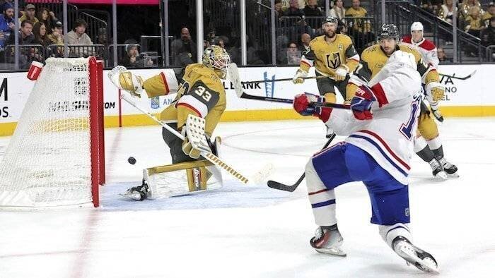 Cole Caufield tire la rondelle