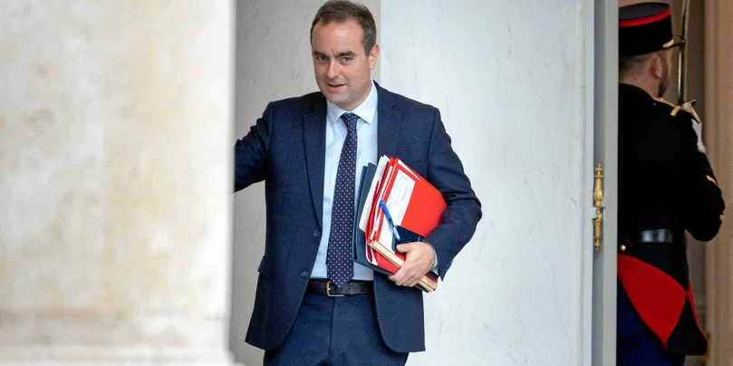 Sébastien Lecornu a recadré Jean-Luc Mélenchon, qui a critiqué les frappes françaises en Syrie.