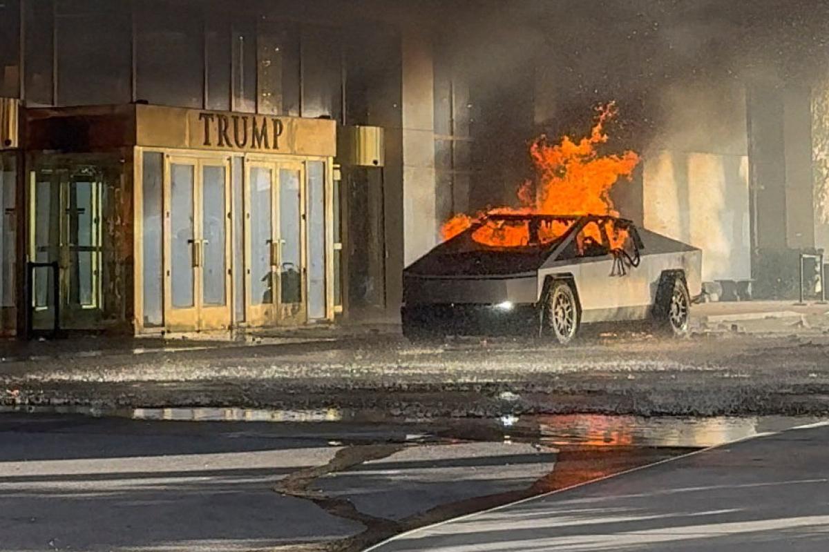 Explosion du camion Tesla devant l'hôtel Trump à Las Vegas