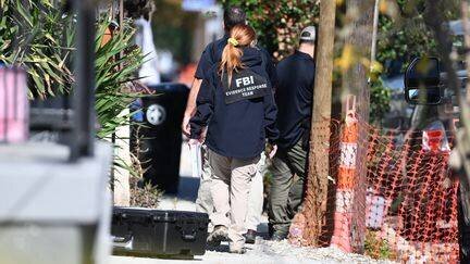 Des agents du FBI dans la rue Mandeville, à La Nouvelle-Orléans, en Louisiane (Etats-Unis), le 2 janvier 2025. (KYLE MAZZA / NURPHOTO / AFP)