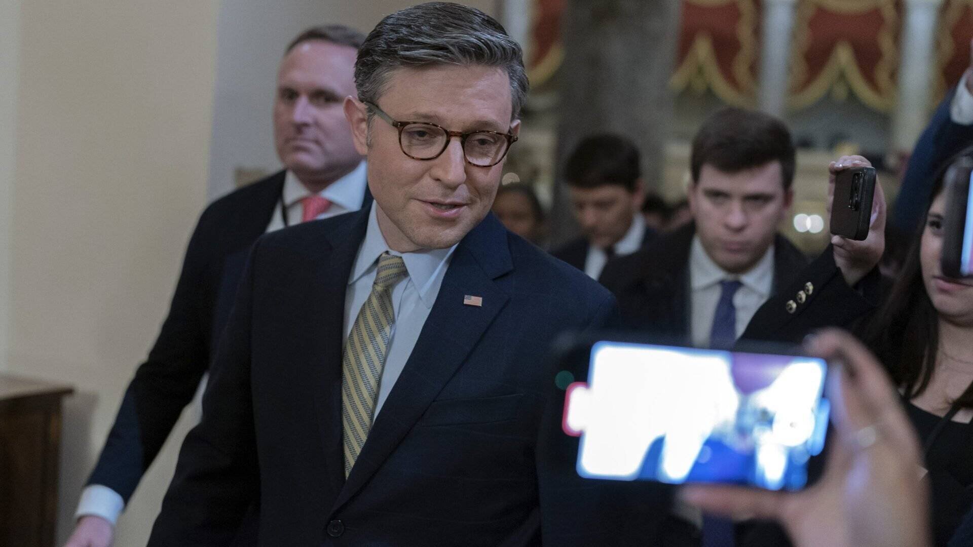 Mike Johnson dans le bâtiment du Congrès à Washington.