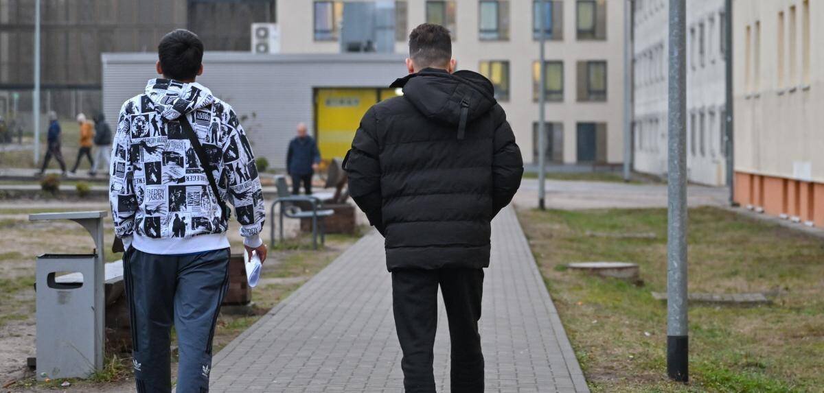Migrants dans un centre d'accueil pour demandeurs d'asile.