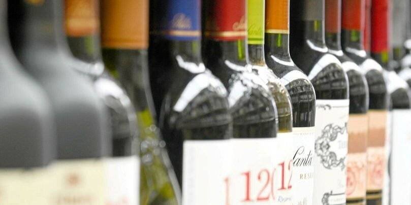 Le médecin-chef américain a affirmé que la consommation d'alcool était « la troisième cause évitable de cancer aux États-Unis, après le tabac et l'obésité ».