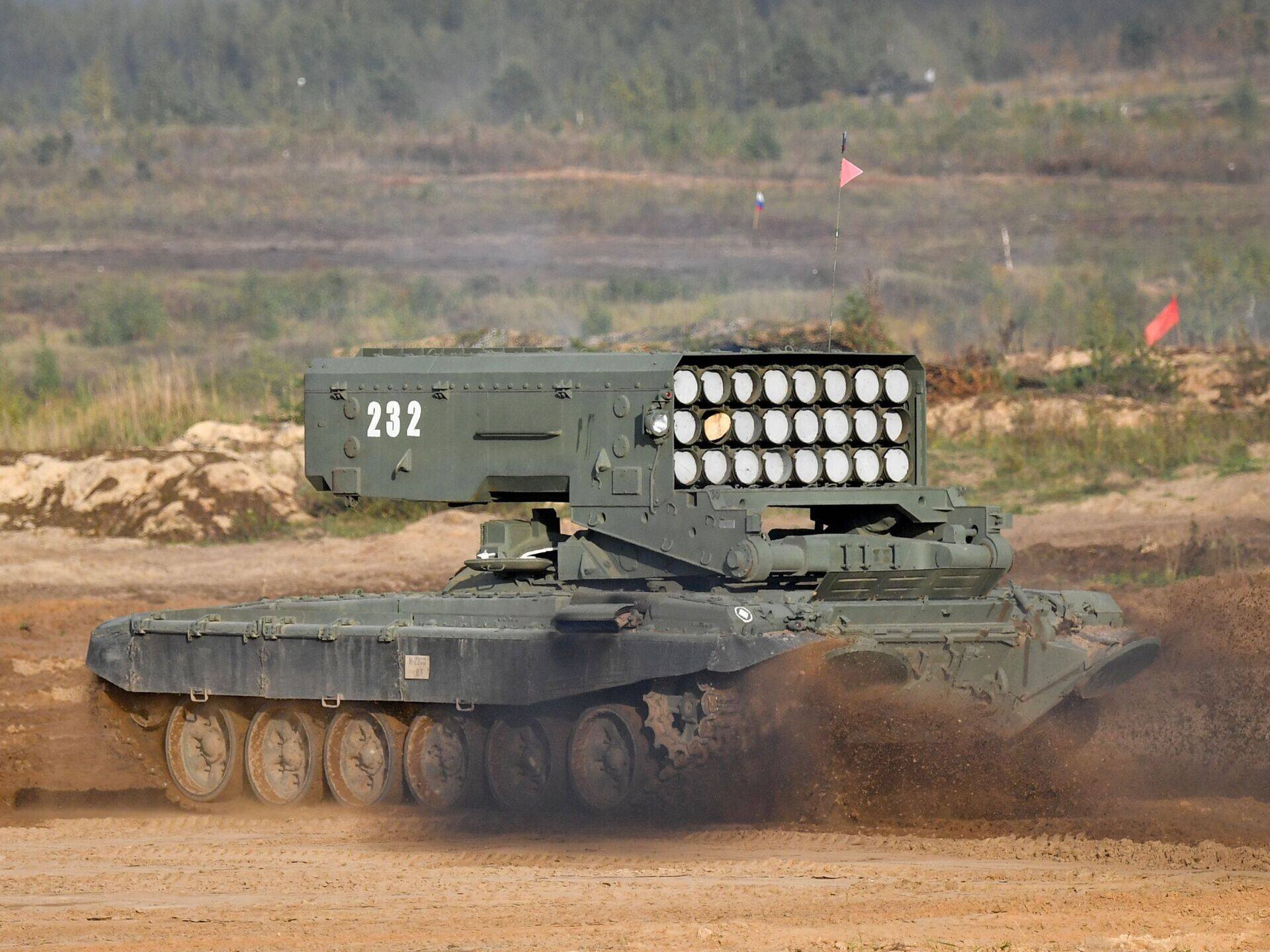 Lance-roquettes TOS-1A Solntsepek en action