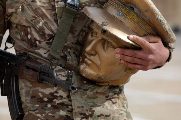 Statue de Bassel Assad détruite