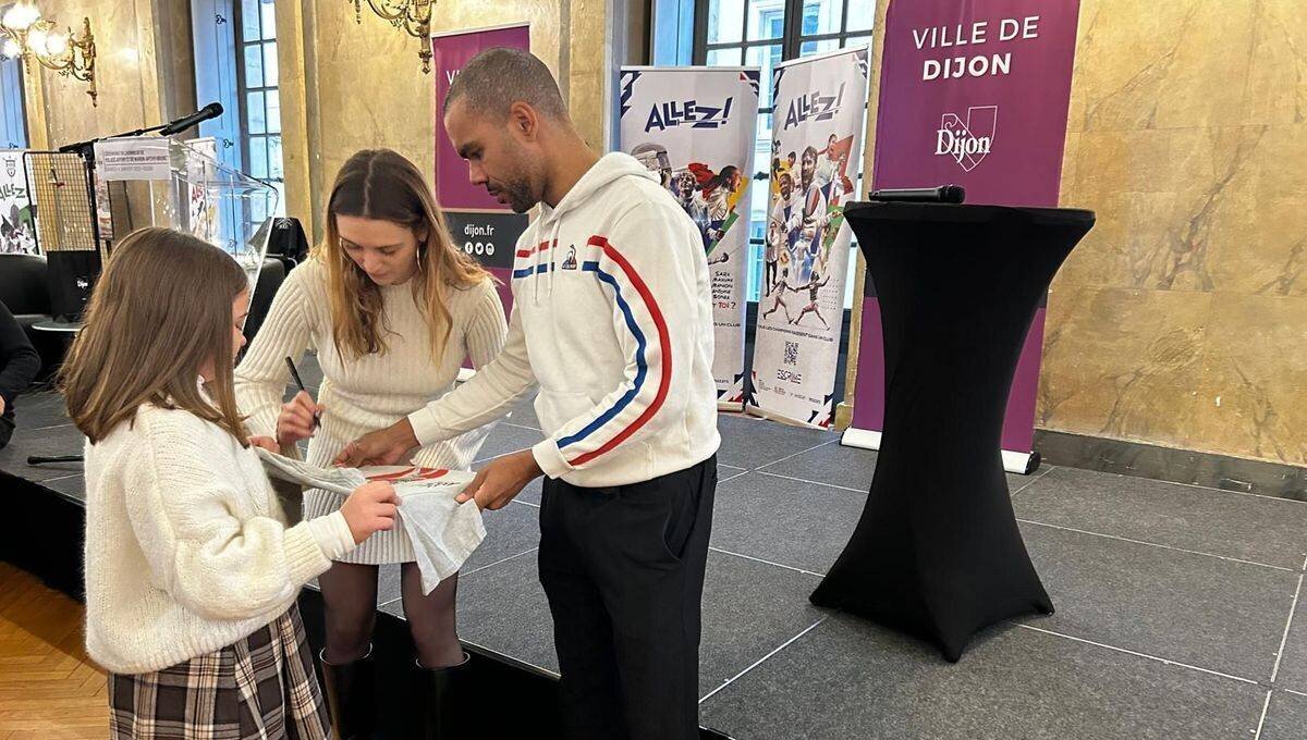 Les deux champions d'escrime ont pu rencontrer des jeunes escrimeurs admiratifs de leur parcours.