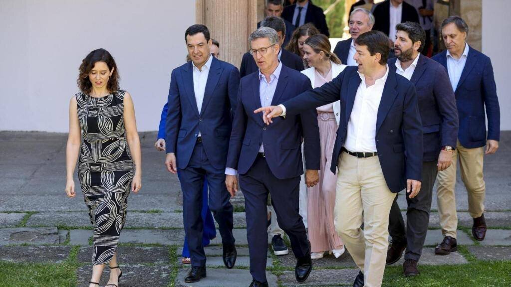 Núñez Feijóo, le passé mois de juillet en Salamanca, junto a los barones autonómicos del PP.