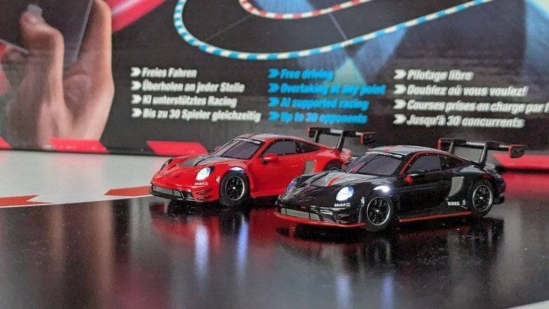 Carrera Hybrid - Autos sur la piste