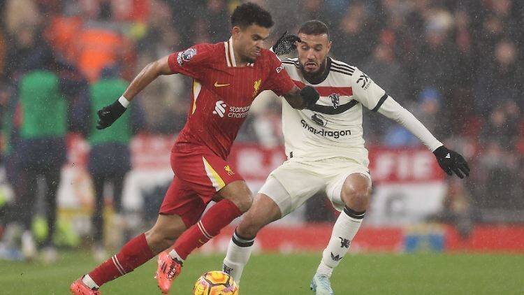 Luis Diaz (l.) au duel avec Noussair Mazraoui